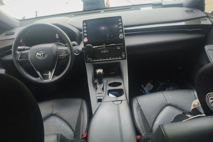 Used Toyota Avalon 2019 2.0L Luxury Edition China VI Standard Center Console