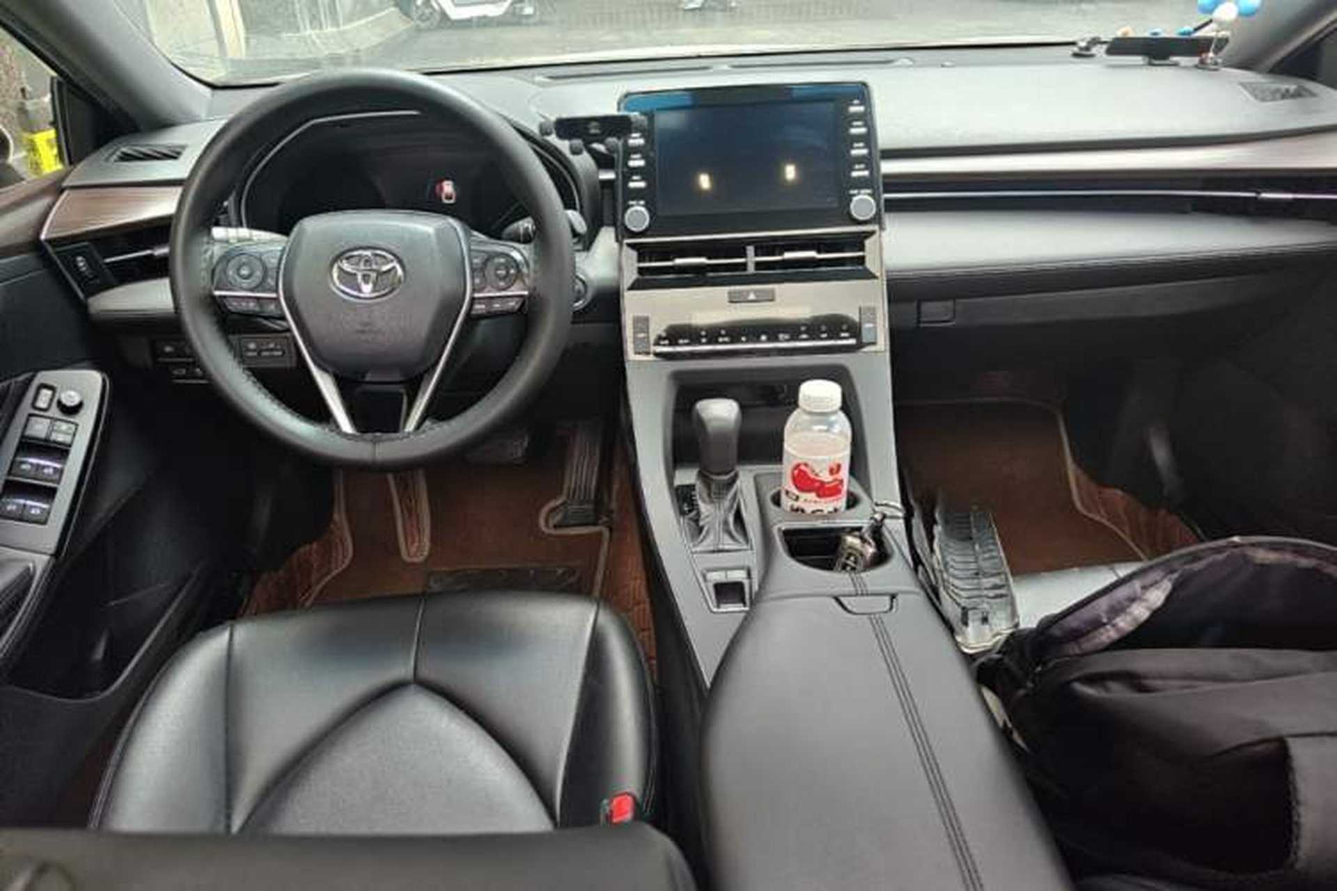 Used Toyota Avalon 2019 2.0L Ambition Edition China VI Center Console