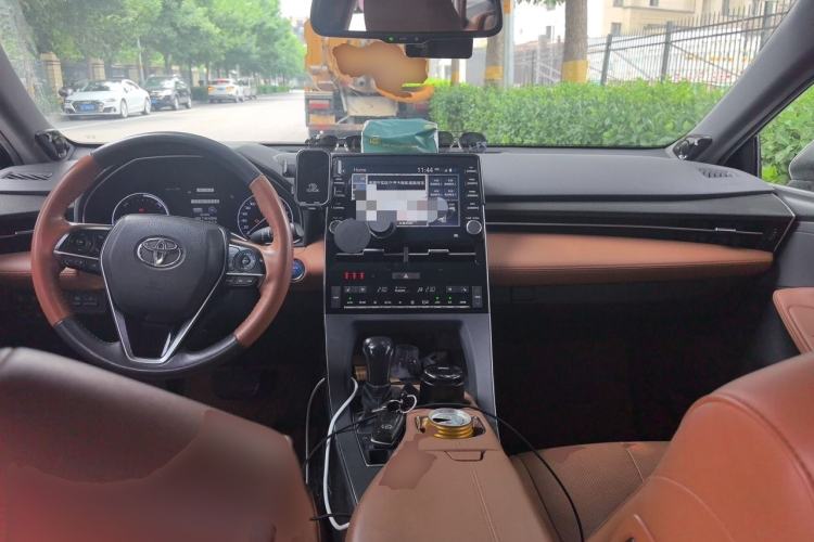 Used Toyota Avalon 2019 Dual-Engine 2.5L Limited Flagship Edition China VI Standard Center Console
