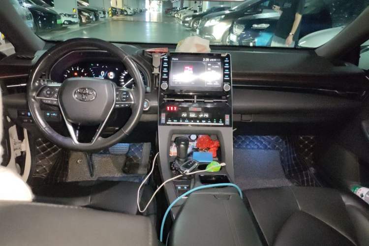 Used Toyota Avalon 2019 2.0L Luxury Edition China VI Standard Center Console