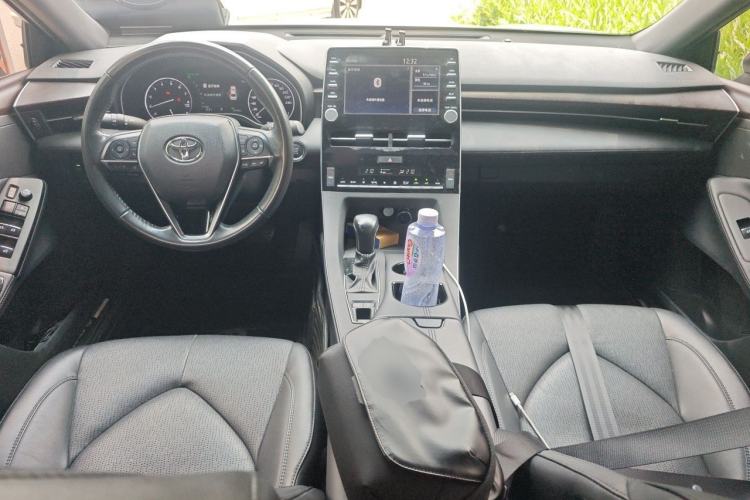 Used Toyota Avalon 2019 2.0L XLE Premium Edition China VI Center Console
