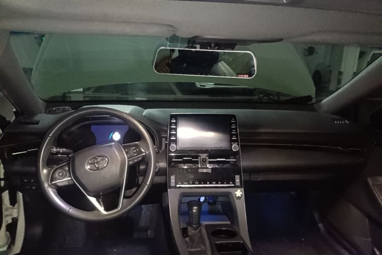 Used Toyota Avalon 2019 2.0L Luxury Edition China VI Standard Center Console