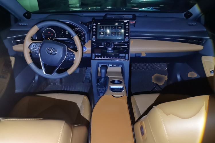 Used Toyota Avalon 2019 Dual-Engine 2.5L Limited Flagship Edition China VI Standard Center Console