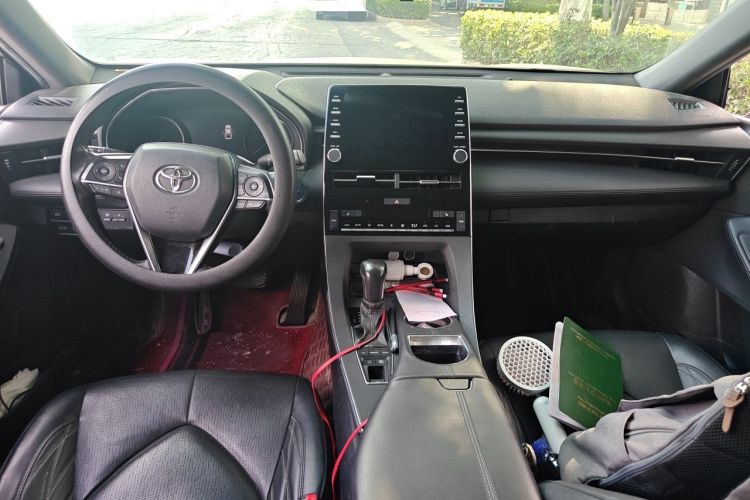 Used Toyota Avalon 2019 Dual-Engine 2.5L XLE Prestige Version China VI Standard Center Console