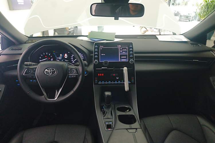 Used Toyota Avalon 2019 2.0L Luxury Edition China VI Standard Center Console