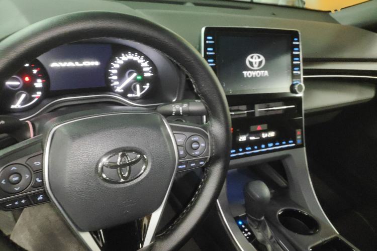Used Toyota Avalon 2019 2.0L Ambition Edition China VI Center Console