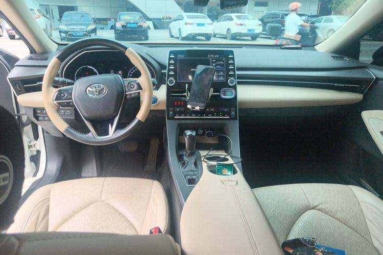 Used Toyota Avalon 2019 Dual-Engine 2.5L XLE Prestige Version China VI Standard Center Console