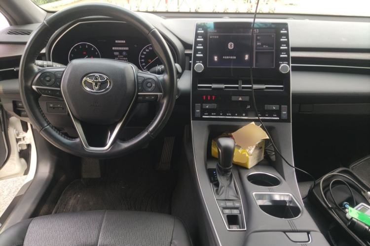 Used Toyota Avalon 2019 2.5L Touring Premium Version China VI Standard Center Console