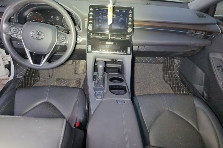 Used Toyota Avalon 2019 2.0L XLE Premium Edition China VI Center Console