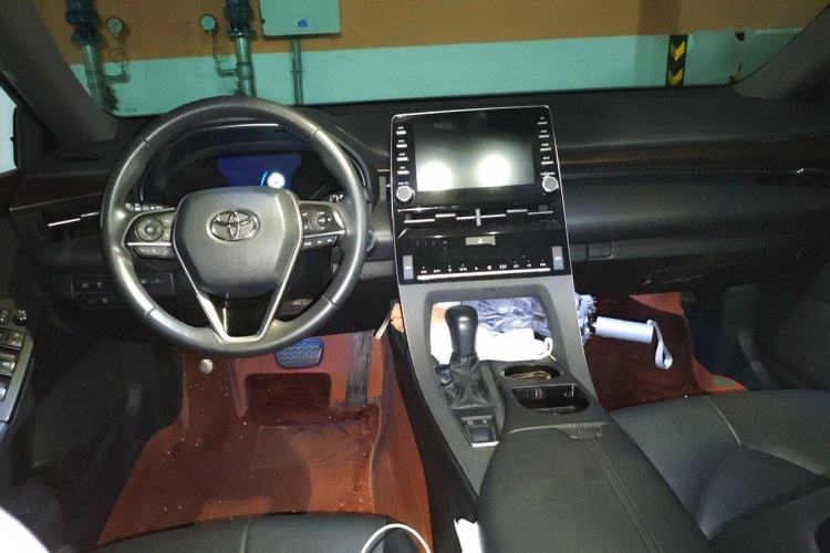 Used Toyota Avalon 2019 2.0L Luxury Edition China VI Standard Center Console