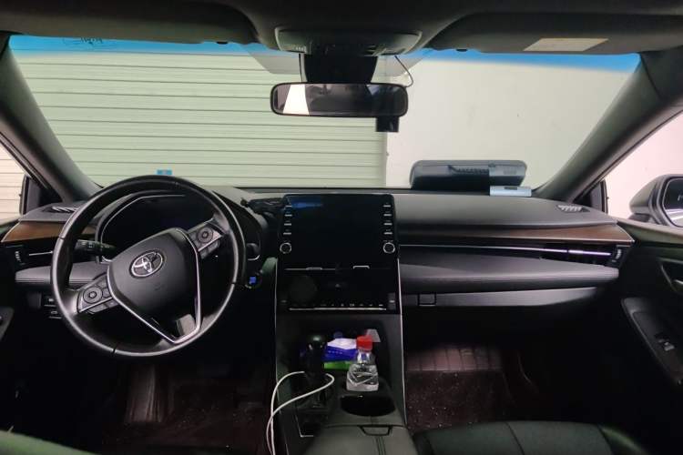 Used Toyota Avalon 2019 2.0L Luxury Edition China VI Standard Center Console