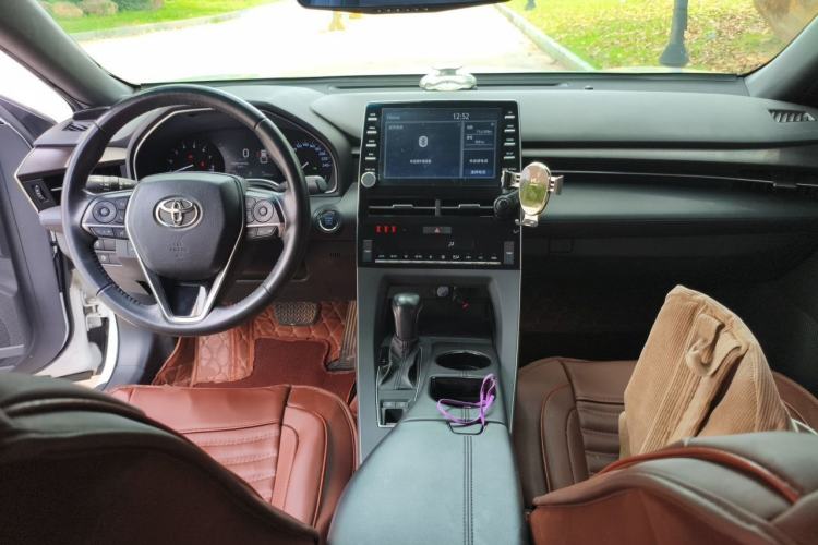 Used Toyota Avalon 2019 2.0L Luxury Edition China VI Standard Center Console