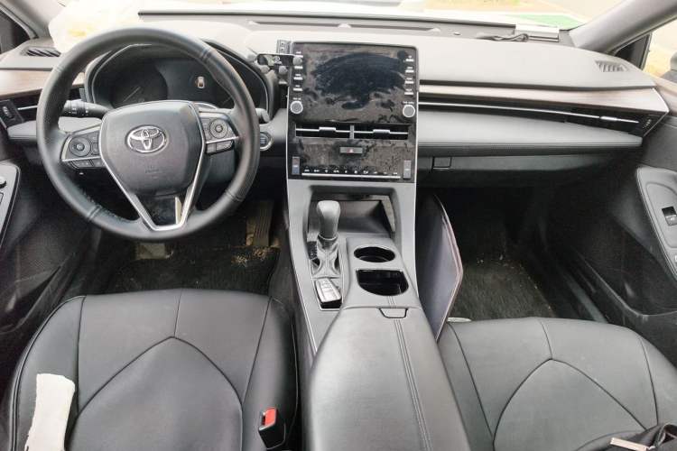 Used Toyota Avalon 2019 2.0L Ambition Edition China VI Center Console