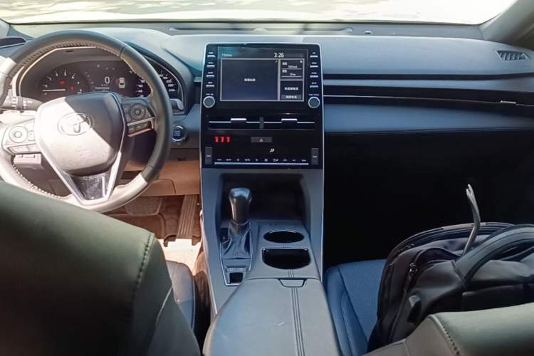 Used Toyota Avalon 2019 2.0L Luxury Edition China VI Standard Center Console