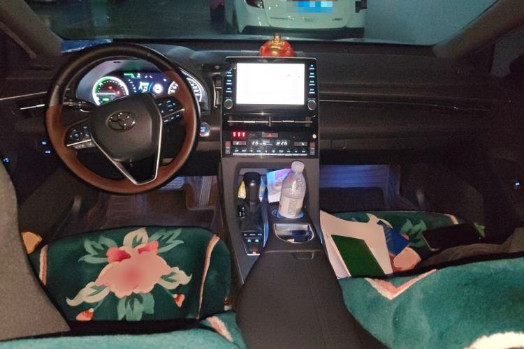 Used Toyota Avalon 2019 Dual-Engine 2.5L XLE Prestige Version China VI Standard Center Console