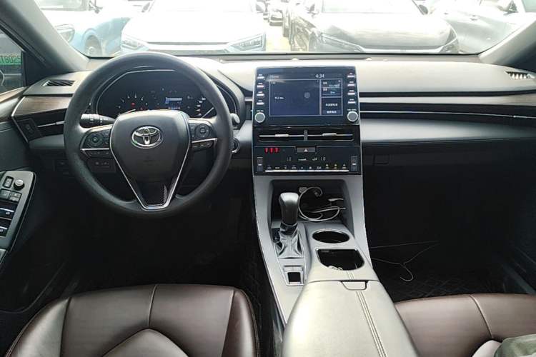 Used Toyota Avalon 2019 2.0L Ambition Edition China VI Center Console