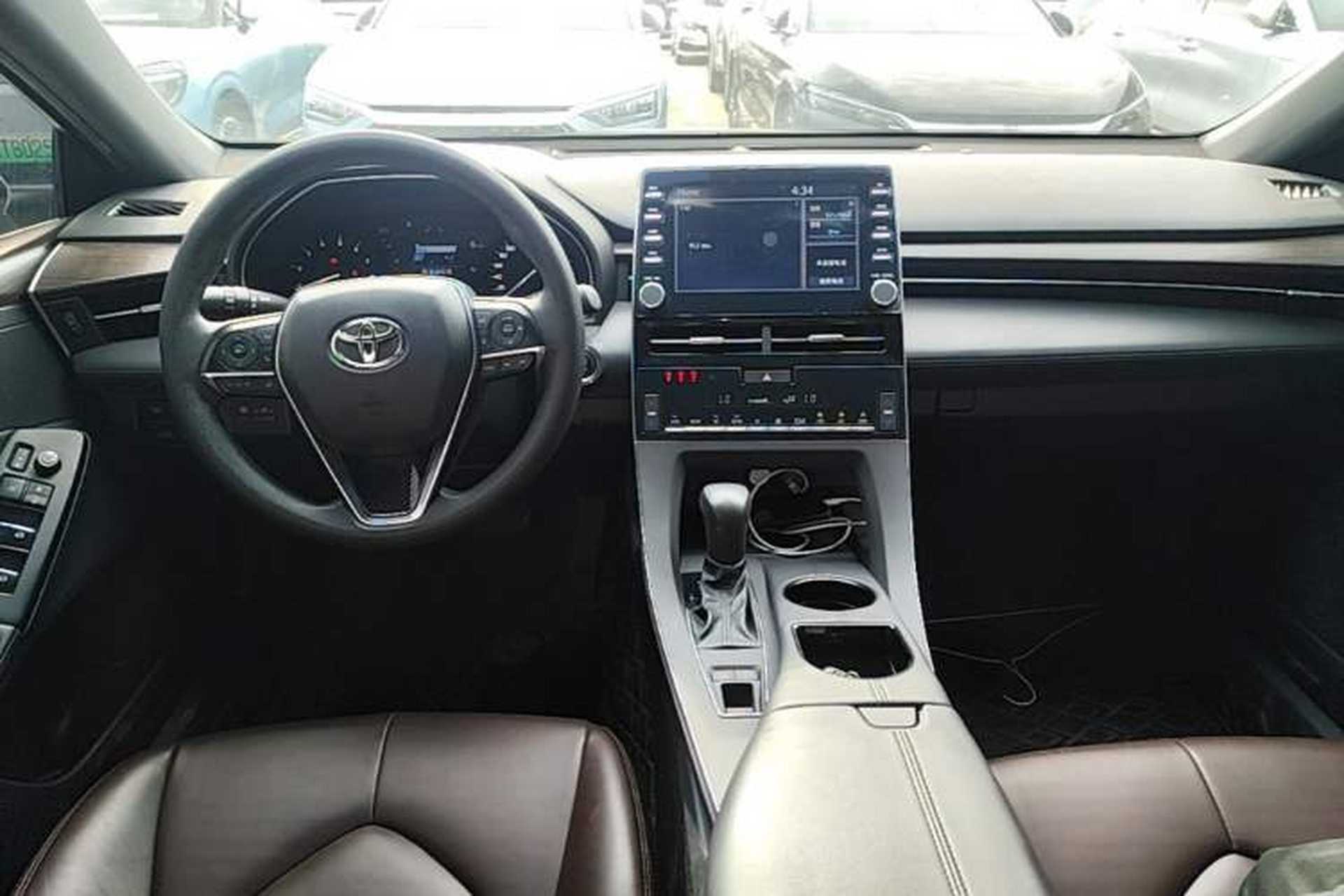 Used Toyota Avalon 2019 2.0L Ambition Edition China VI Center Console