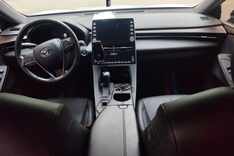 Used Toyota Avalon 2019 2.0L Luxury Edition China VI Standard Center Console