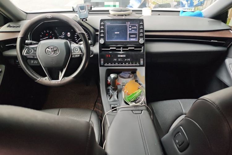 Used Toyota Avalon 2019 2.0L Luxury Edition China VI Standard Center Console