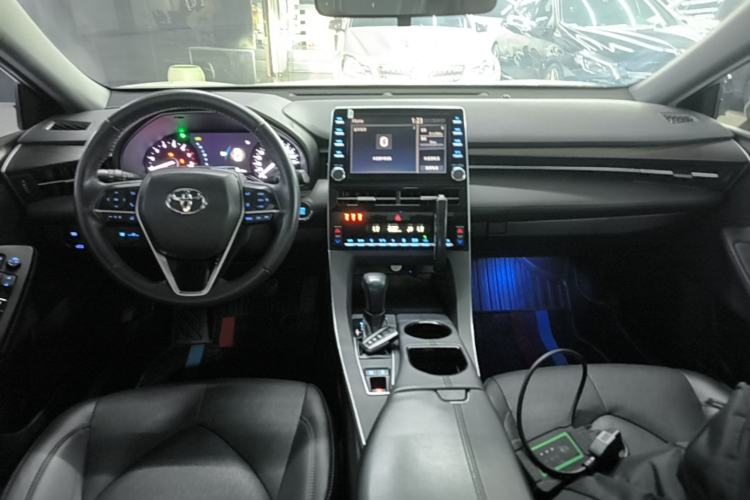 Used Toyota Avalon 2019 2.0L Luxury Edition China VI Standard Center Console