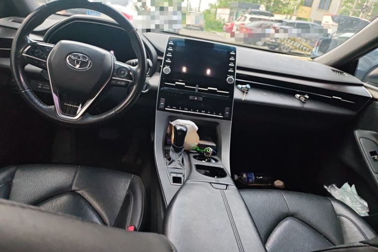 Used Toyota Avalon 2019 2.0L Luxury Edition China VI Standard Center Console