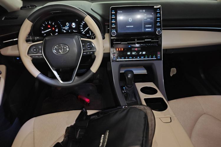 Used Toyota Avalon 2019 2.0L Luxury Edition China VI Standard Center Console