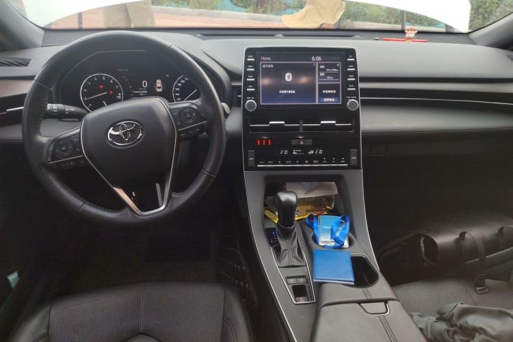 Used Toyota Avalon 2019 2.0L XLE Premium Edition China VI Center Console
