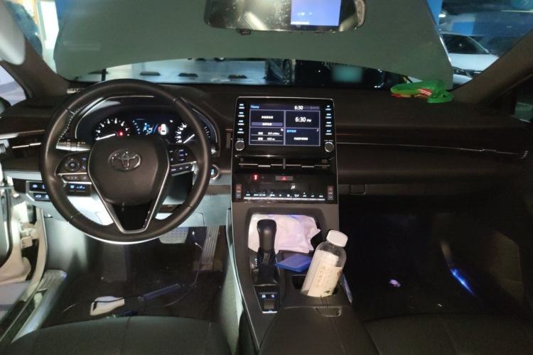 Used Toyota Avalon 2019 2.0L Luxury Edition China VI Standard Center Console