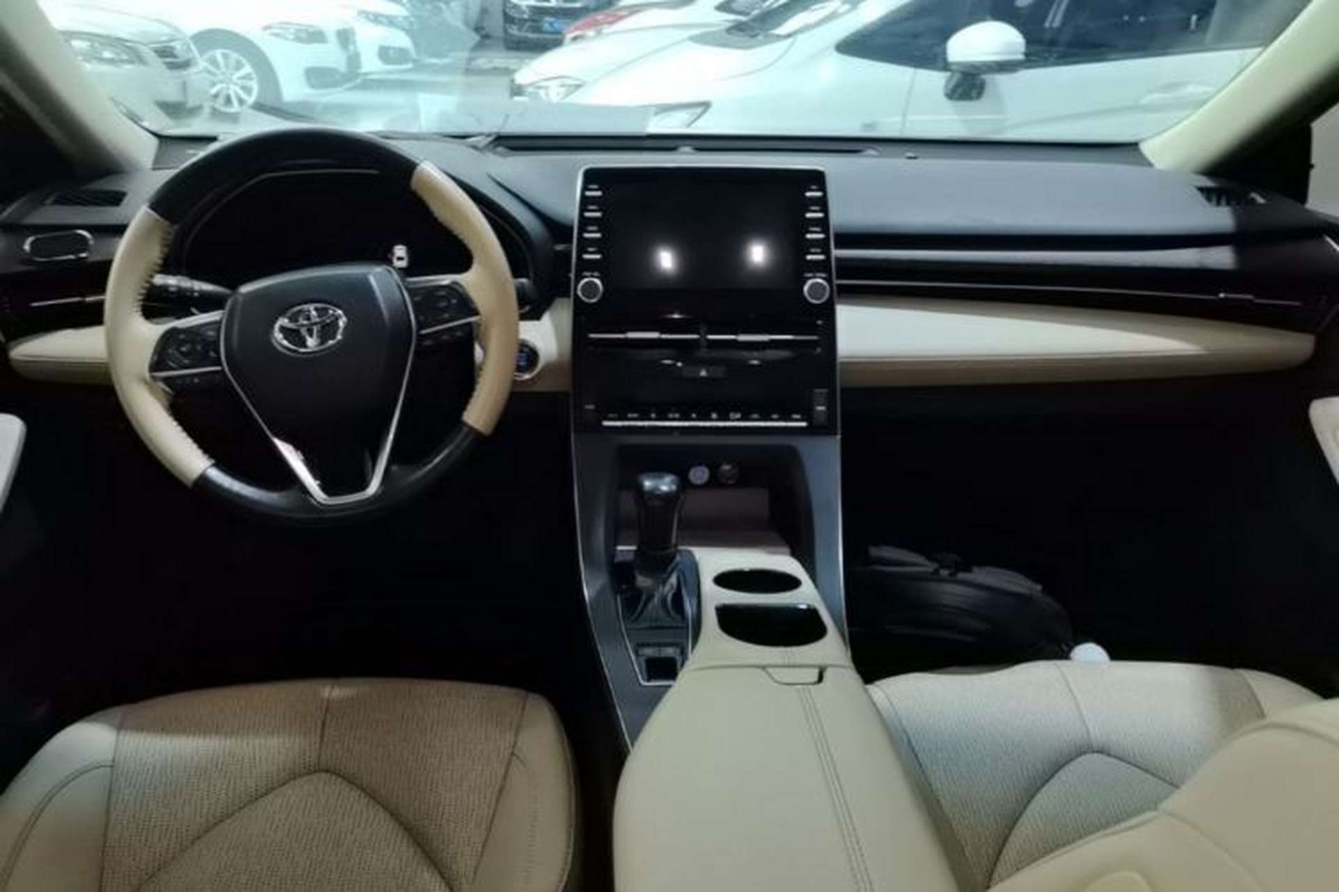 Used Toyota Avalon 2019 2.0L Luxury Edition China VI Standard Center Console