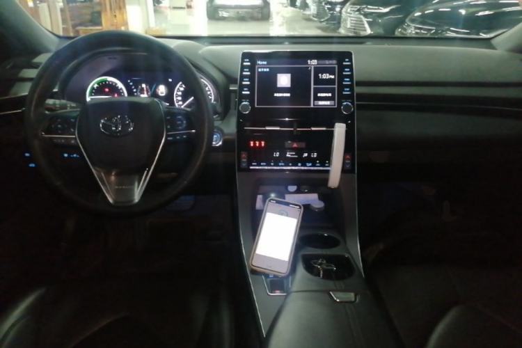 Used Toyota Avalon 2019 Dual-Engine 2.5L Luxury Edition China VI Standard Center Console