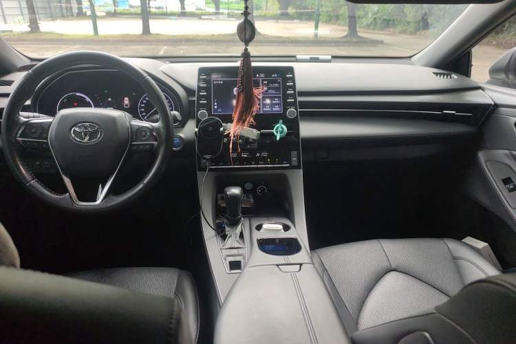 Used Toyota Avalon 2019 Dual-Engine 2.5L Luxury Edition China VI Standard Center Console