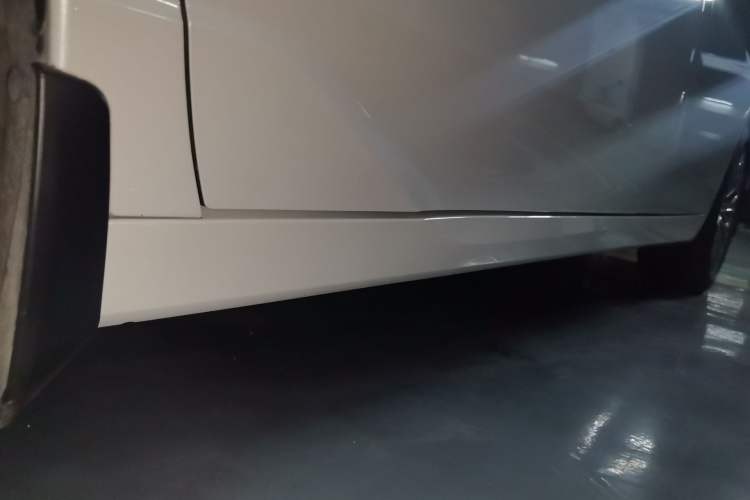 Used Toyota Avalon 2019 Dual-Engine 2.5L Limited Flagship Edition China VI Standard Chassis Front Left