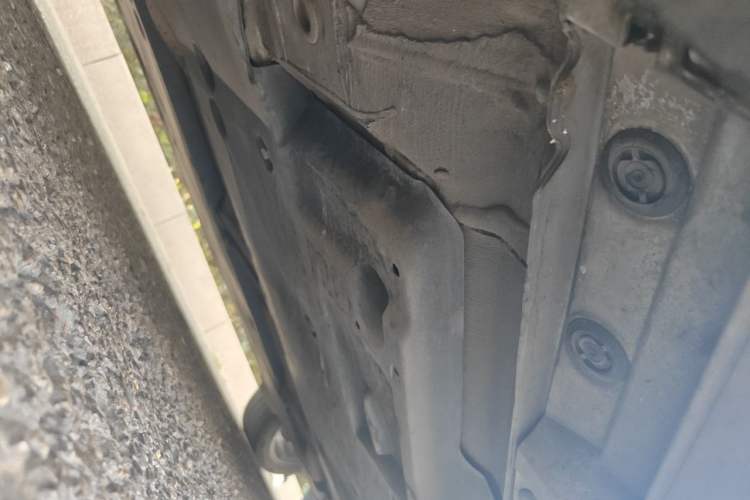 Used Toyota Avalon 2019 Dual-Engine 2.5L XLE Prestige Version China VI Standard Chassis Front Left