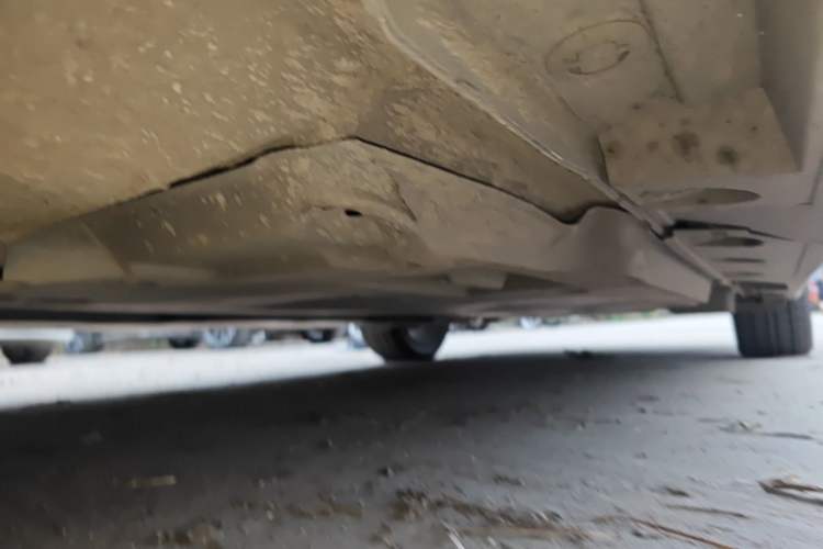 Used Toyota Avalon 2019 Dual-Engine 2.5L XLE Prestige Version China VI Standard Chassis Front Left