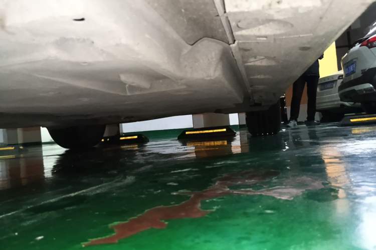 Used Toyota Avalon 2019 Dual-Engine 2.5L XLE Prestige Version China V Standard Chassis Front Left