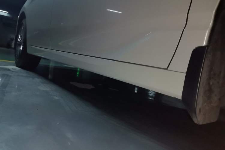 Used Toyota Avalon 2019 Dual-Engine 2.5L Limited Flagship Edition China VI Standard Chassis Front Right