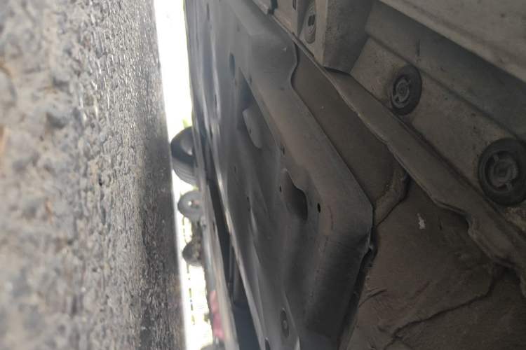Used Toyota Avalon 2019 Dual-Engine 2.5L XLE Prestige Version China VI Standard Chassis Front Right