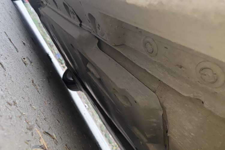 Used Toyota Avalon 2019 Dual-Engine 2.5L XLE Prestige Version China VI Standard Chassis Front Right