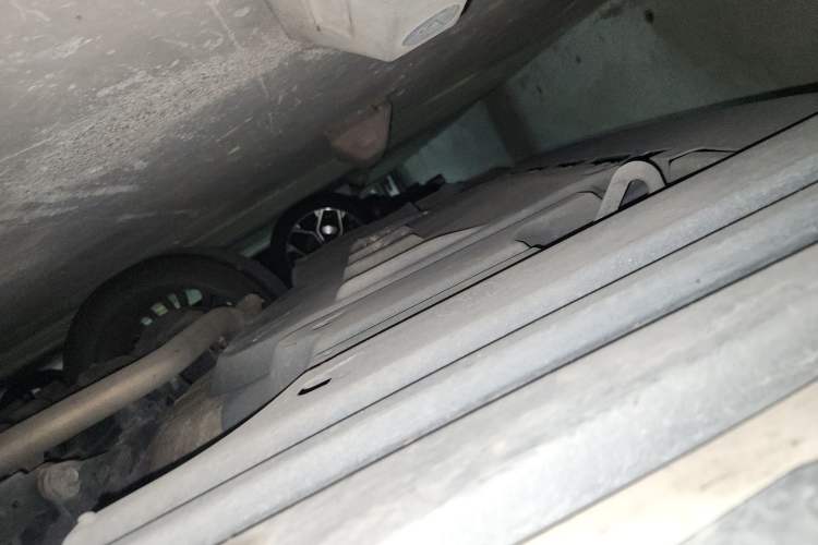Used Toyota Avalon 2019 Dual-Engine 2.5L Limited Flagship Edition China VI Standard Chassis Rear