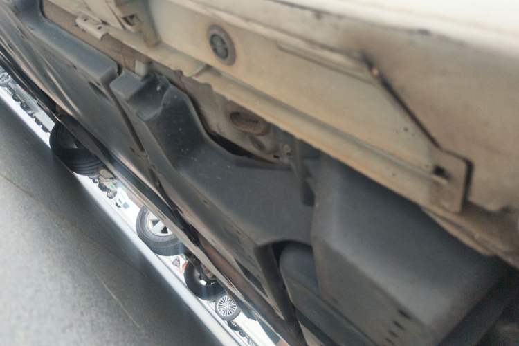Used Toyota Avalon 2019 Dual-Engine 2.5L XLE Prestige Version China VI Standard Chassis Rear Left