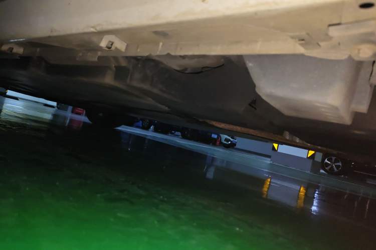 Used Toyota Avalon 2019 Dual-Engine 2.5L Luxury Edition China VI Standard Chassis Rear Left