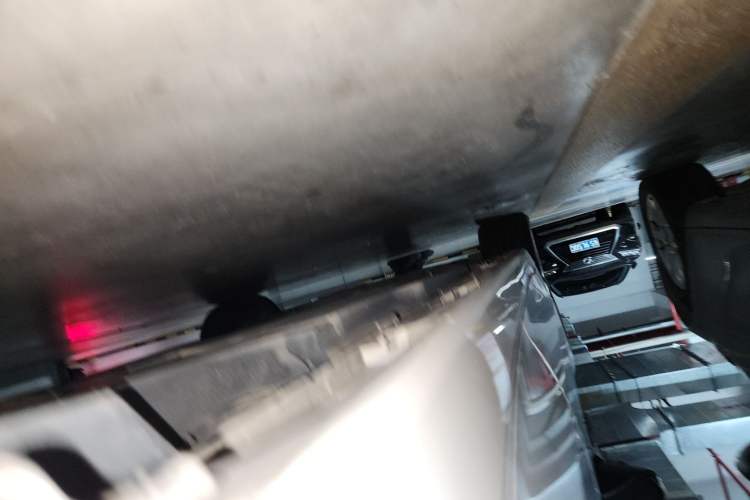 Used Toyota Avalon 2019 Dual-Engine 2.5L Limited Flagship Edition China VI Standard Chassis Rear Left