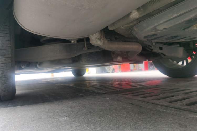 Used Toyota Avalon 2019 Dual-Engine 2.5L XLE Prestige Version China V Standard Chassis Rear Left
