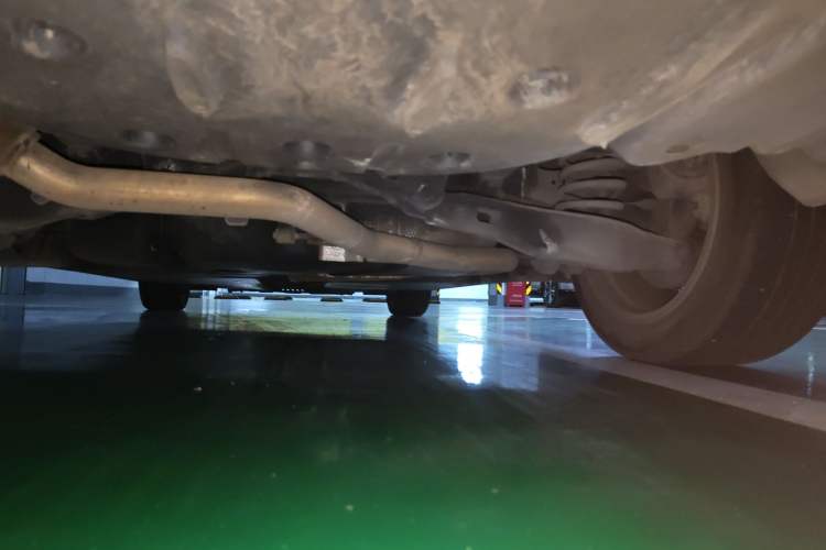 Used Toyota Avalon 2019 Dual-Engine 2.5L Luxury Edition China VI Standard Chassis Rear