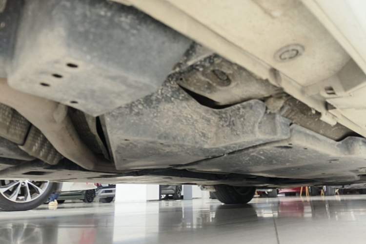 Used Toyota Avalon 2019 Dual-Engine 2.5L Luxury Edition China VI Standard Chassis Rear Right