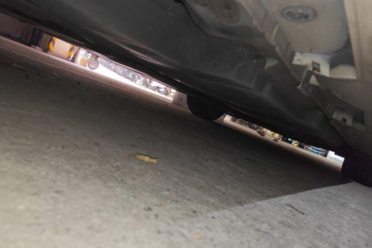 Used Toyota Avalon 2019 2.5L Ambition Version China VI Standard Chassis Rear Right