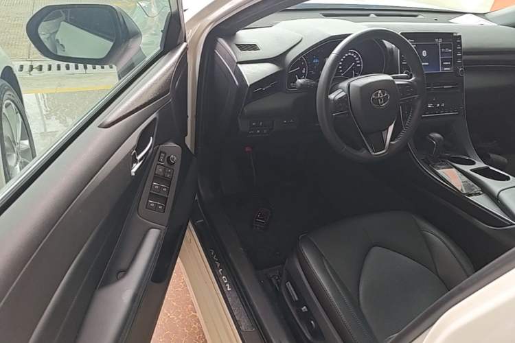 Used Toyota Avalon 2019 2.0L XLE Premium Edition China VI Driver Seat