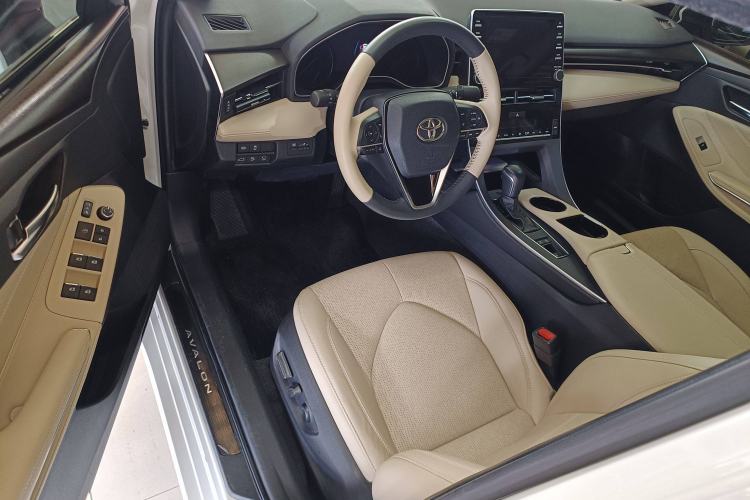 Used Toyota Avalon 2019 2.0L XLE Premium Edition China VI Driver Seat