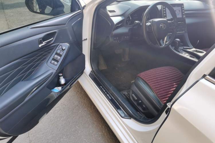 Used Toyota Avalon 2019 Dual-Engine 2.5L XLE Prestige Version China VI Standard Driver Seat