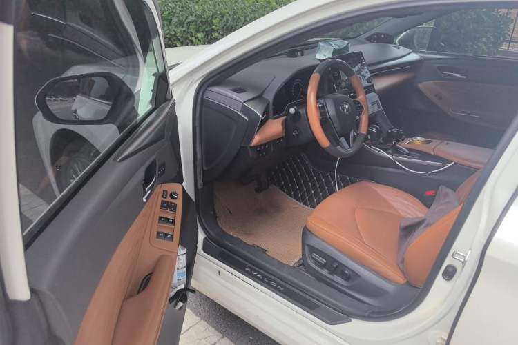 Used Toyota Avalon 2019 Dual-Engine 2.5L Limited Flagship Edition China VI Standard Driver Seat